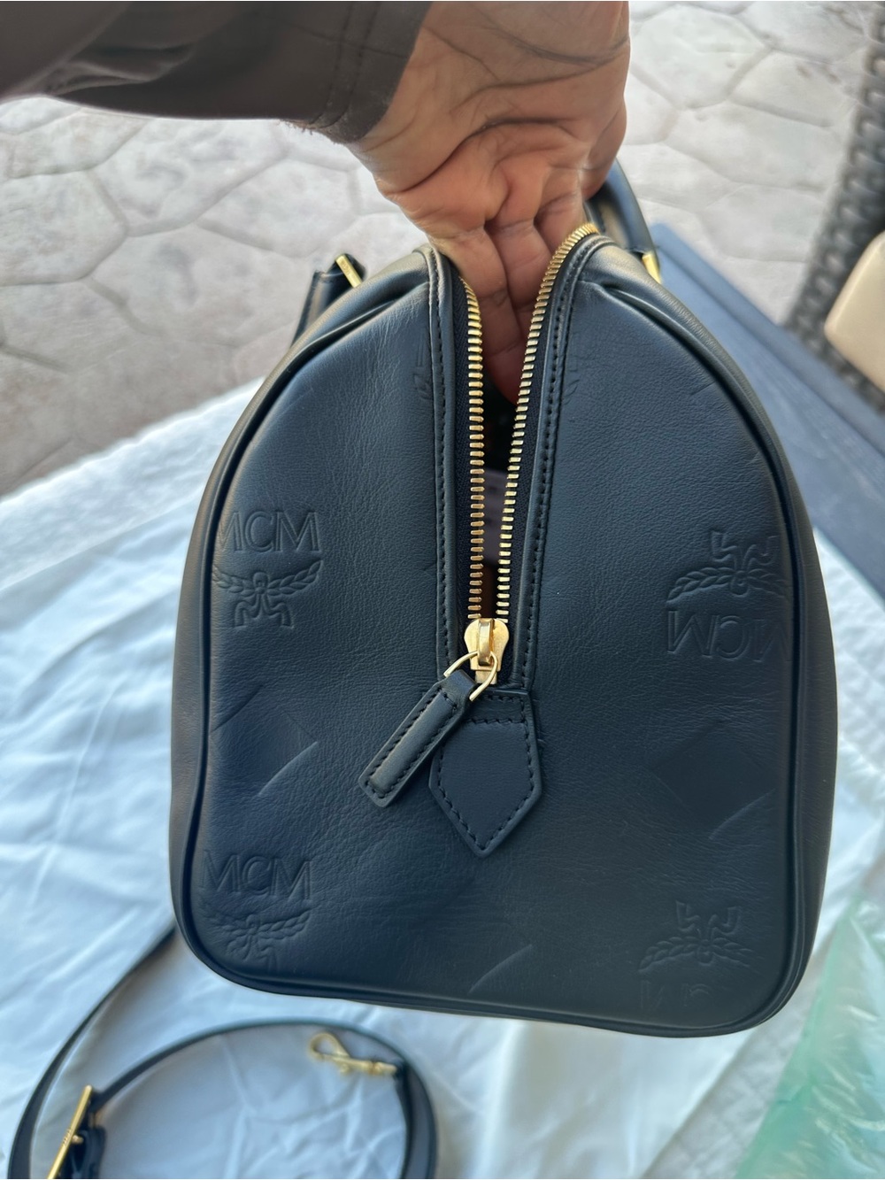 MCM Ella Boston Bag In Maxi Monogram Leather - Picture 4 of 10